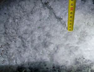 Zateplení stropu rodinného domu pomocí foukané izolace